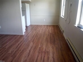 7731 Diven St, Unit D in Norfolk, VA - Foto de edificio - Building Photo
