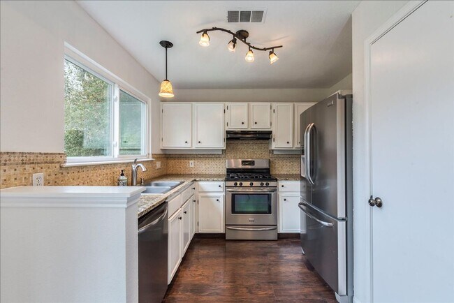 6018 Baton Rouge Dr in Austin, TX - Building Photo - Building Photo