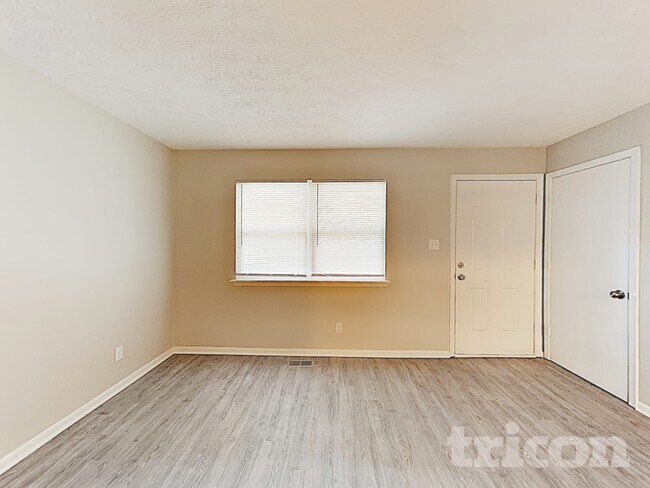 8605 Lighthorse Dr in Indianapolis, IN - Building Photo - Building Photo