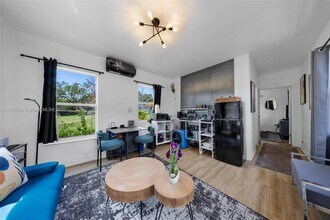 910 NE 81st St in Miami, FL - Building Photo - Building Photo