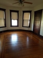 15 Hollister Street in Manchester, CT - Foto de edificio - Building Photo