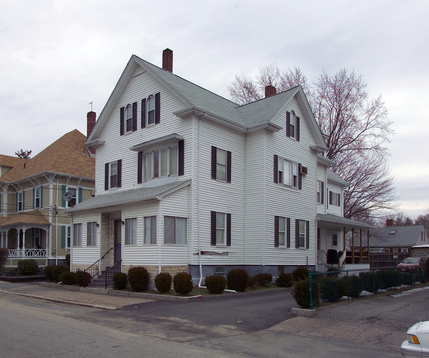 15 Cedar St in Taunton, MA - Building Photo