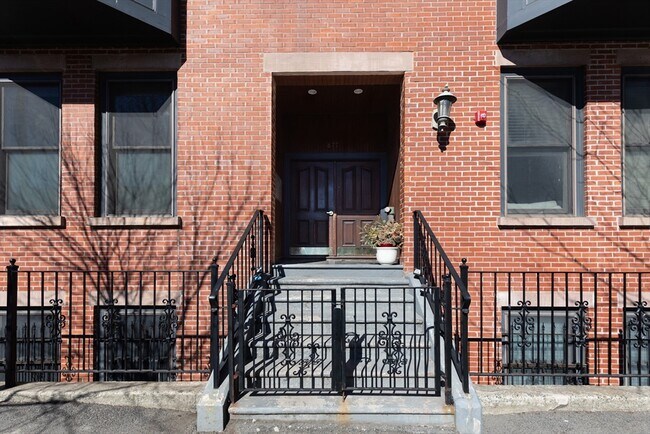 877 Harrison Ave in Boston, MA - Building Photo - Building Photo