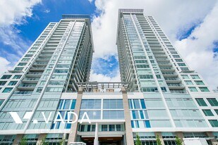 908 Quayside Dr in New Westminster, BC - Building Photo