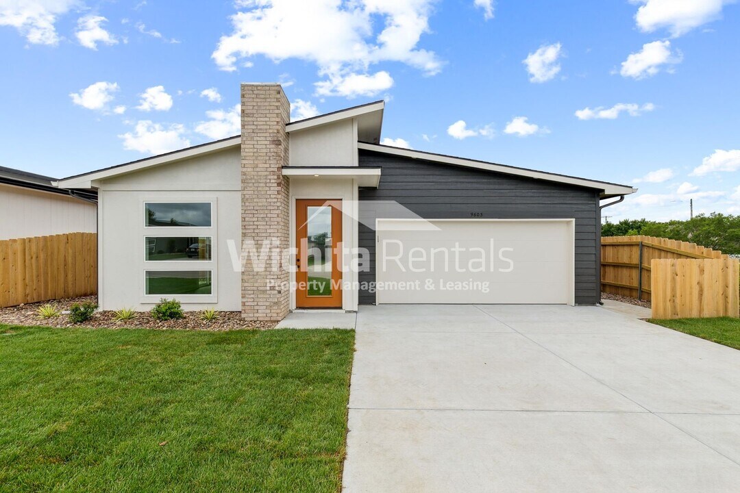 9603 E Annabelle Cir in Wichita, KS - Building Photo