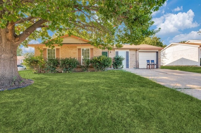 2326 Newbury Dr in Arlington, TX - Building Photo - Building Photo