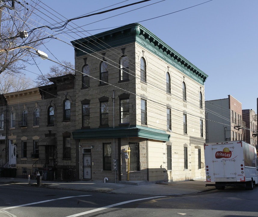 453 Essex St in Brooklyn, NY - Foto de edificio