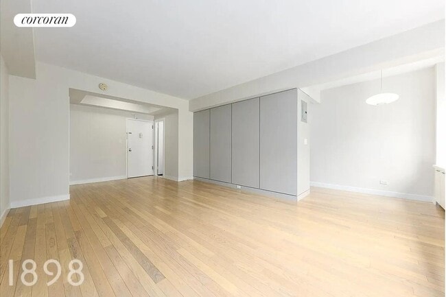 245 E 80th St in New York, NY - Building Photo - Building Photo