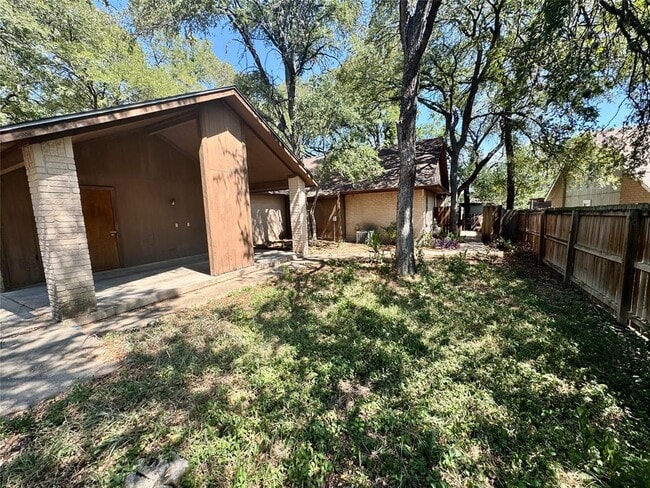 1004 Milford Way in Austin, TX - Building Photo - Building Photo