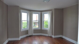 341 E 28th St in Baltimore, MD - Building Photo