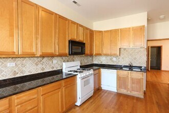 2136 W Chicago Ave in Chicago, IL - Building Photo - Building Photo