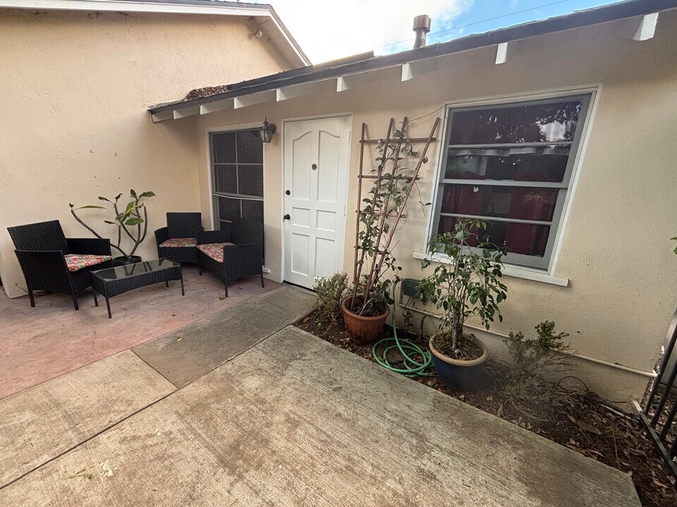 10630 Valley Spring Ln in North Hollywood, CA - Building Photo
