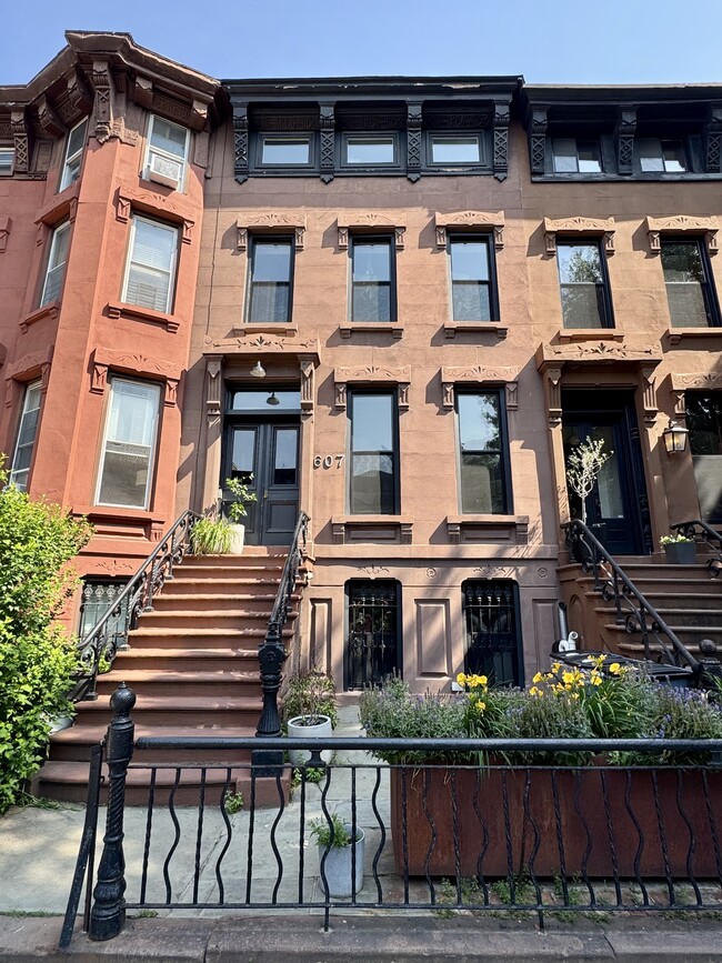 607 Hancock St, Unit 2