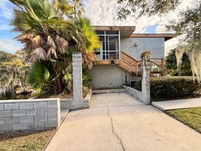 160 N Lakeview Dr, Unit #1 in Haines City, FL - Foto de edificio - Building Photo