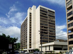 Punahou Chalet Condominiums in Honolulu, HI - Building Photo - Building Photo