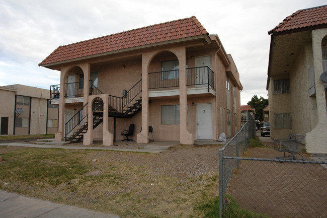 4233 Stewart Ave in Las Vegas, NV - Building Photo - Building Photo