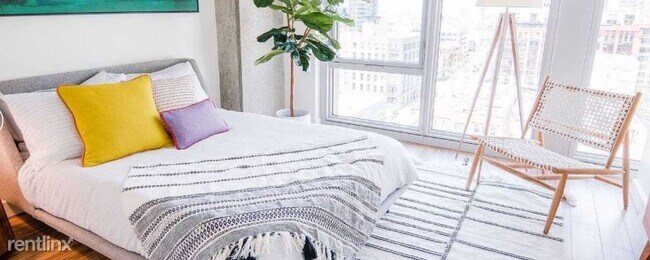 160 N Desplaines St in Chicago, IL - Building Photo - Building Photo