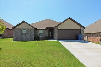 902 SW Caprington St in Bentonville, AR - Building Photo - Building Photo