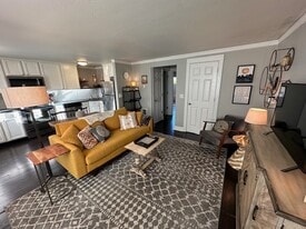 7112 N Richmond Ave, Unit 5 in Portland, OR - Building Photo