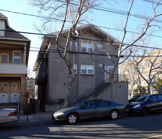 261-263 Avenue B in Bayonne, NJ - Building Photo - Building Photo