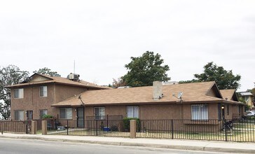 328-330 Monterey St in Bakersfield, CA - Building Photo - Building Photo