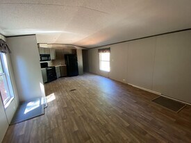 990 Cedar Village Ln in Seneca, SC - Building Photo