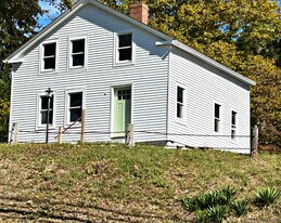 10 Plains Rd in East Haddam, CT - Building Photo