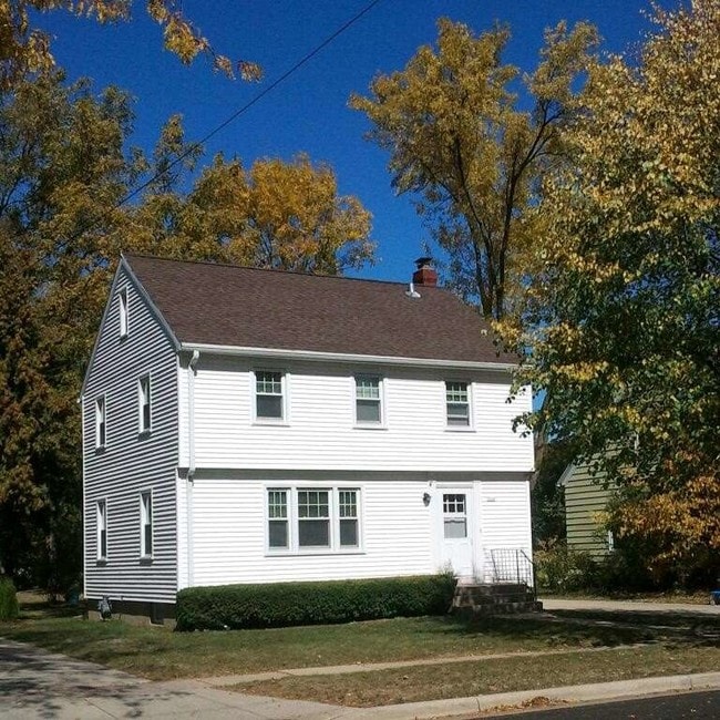 property at 7220 Elmwood Ave