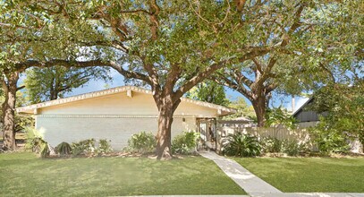 5534 Loch Lomond Dr in Houston, TX - Building Photo - Building Photo