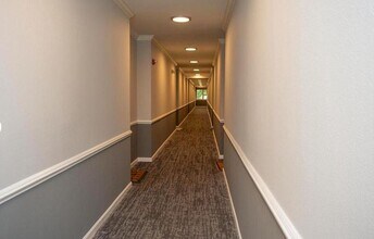 1580 Spring Gate Dr, Unit 4411 in McLean, VA - Building Photo - Building Photo