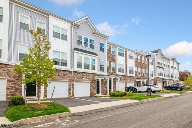 403 Saratoga Ct in Branchburg, NJ - Building Photo - Building Photo
