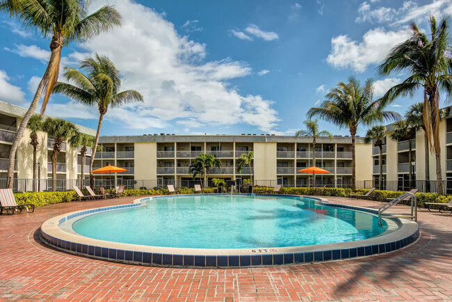 Coronado Springs in Palm Springs, FL - Foto de edificio - Building Photo