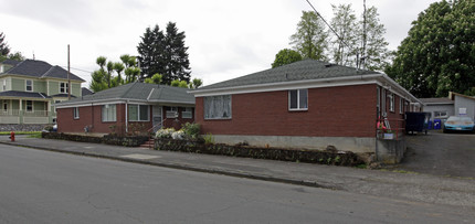 2620-2634 SE Ash St in Portland, OR - Building Photo - Building Photo