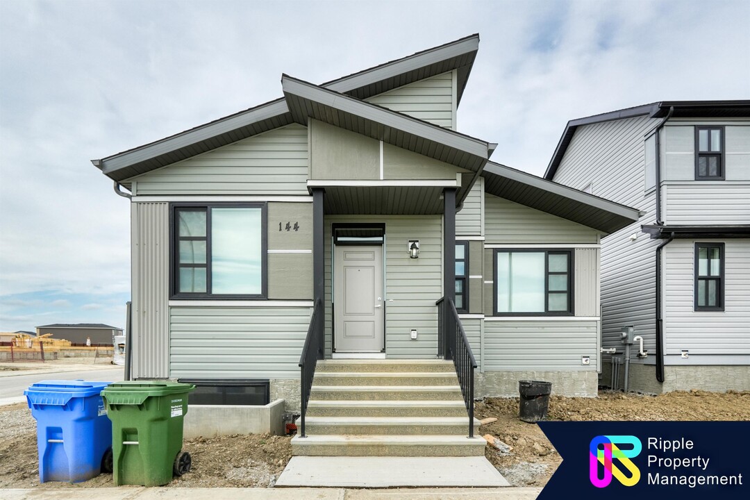 144 Setonstone Mnr SE in Calgary, AB - Building Photo