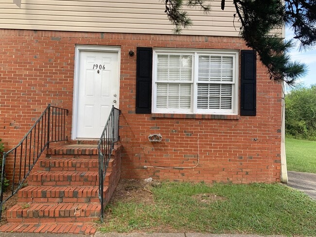 1906 Lyle Dr in Birmingham, AL - Building Photo - Building Photo