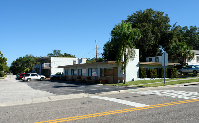 1414 Cleveland St in Clearwater, FL - Foto de edificio - Building Photo