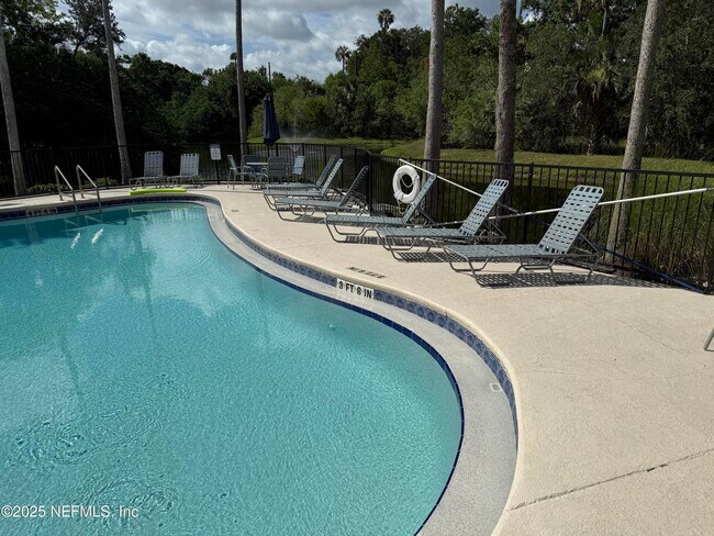 1800 The Greens Way in Jacksonville Beach, FL - Building Photo - Building Photo