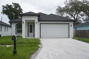 8926 N Orleans Ave in Tampa, FL - Building Photo