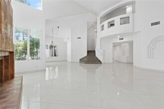 3004 Sun Lake Dr in Las Vegas, NV - Building Photo - Building Photo