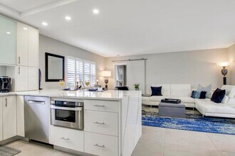 100 Venetian Dr in Delray Beach, FL - Building Photo - Building Photo