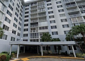 4200 Hillcrest Dr in Hollywood, FL - Building Photo