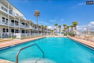 935 S Atlantic Ave in Daytona Beach, FL - Building Photo