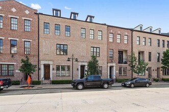 675 S Cesar Chavez Blvd in Dallas, TX - Building Photo - Building Photo