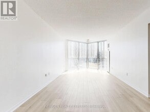 5 Concorde Pl in Toronto, ON - Building Photo - Building Photo