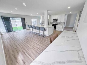 1015 NW 125th Terrace in Sunrise, FL - Building Photo - Building Photo