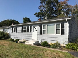 23 Prospect Ave in Niantic, CT - Building Photo