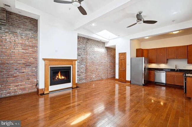 1337 Girard St NW in Washington, DC - Building Photo - Building Photo