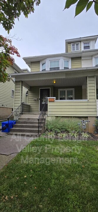 627 16th Ave in Bethlehem, PA - Building Photo