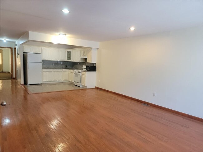 10443 Springfield Blvd in Queens, NY - Building Photo - Building Photo
