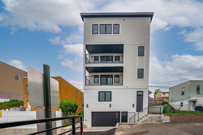 6719 Meadowview Ave in North Bergen, NJ - Foto de edificio - Building Photo